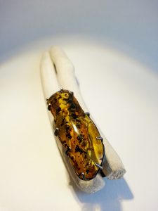 LIKE SPOT OF LIGHT Broche bois flotte argent ambre de la Baltique Patricia Lemaire 2015 15hd 018