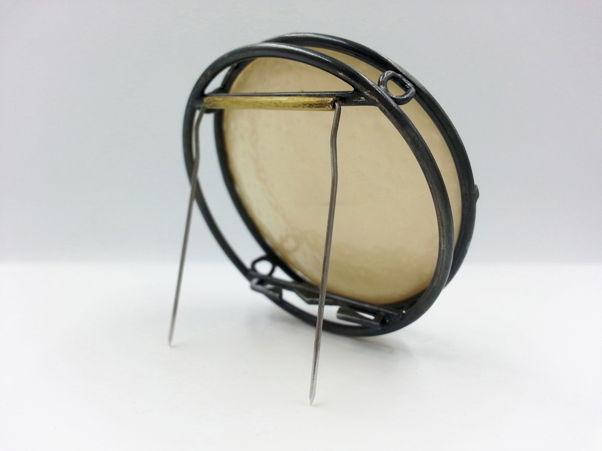 EGG AND PEARL 1 broche argent oeuf d autruche perle ancienne systeme laiton et inox 2017 Patricia lemaire6