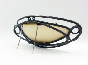 EGG AND PEARL 4 broche argent oeuf d autruche perle ancienne systeme laiton et inox 2017 Patricia lemaire4