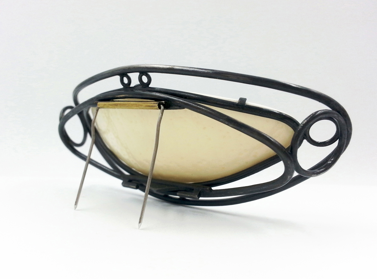 EGG AND PEARL 4 broche argent oeuf d autruche perle ancienne systeme laiton et inox 2017 Patricia lemaire4